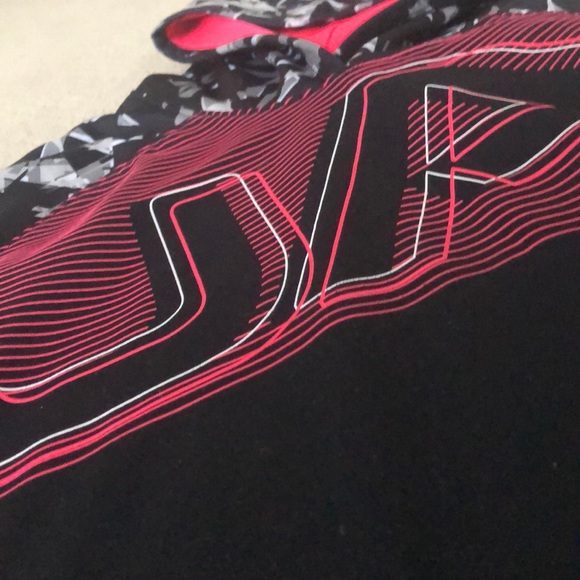 Cute girl under armour sweater !! - Picture 2 of 4